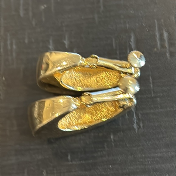 Vintage Screw Back Clip On Earrings Gold Tone Hoop Chunky - Picture 5 of 7